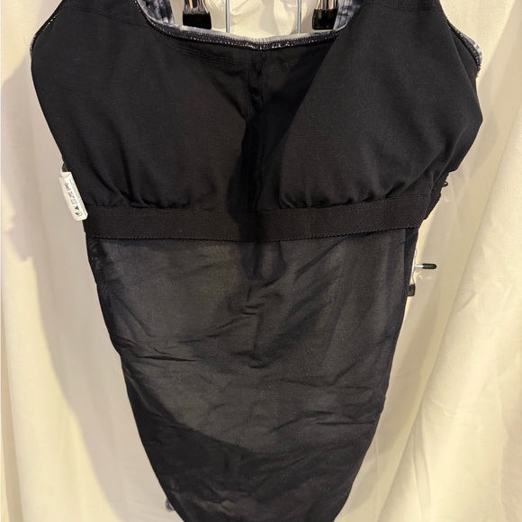 TYR Women's Monochrome Floral One Piece Swimsuit - Picture 5 of 7